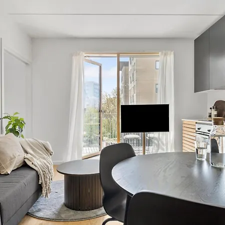Modern Luxury Apartment *
